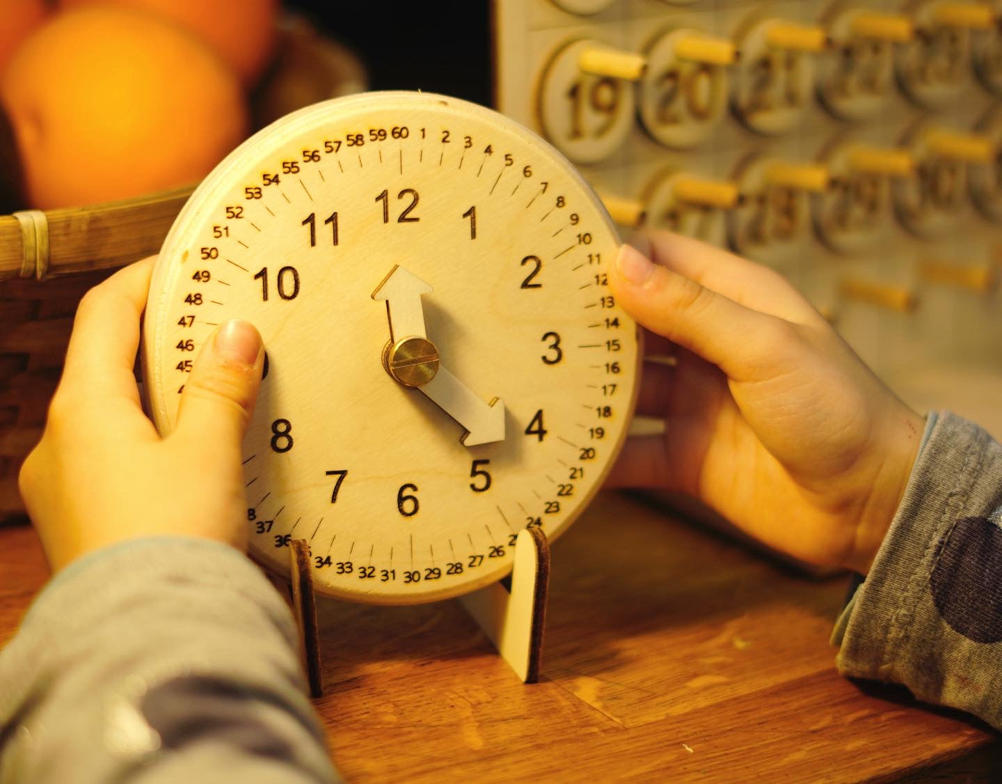 Passo dopo Passo: Guida Pratica per Insegnare ai Bambini l'Arte di Leggere l'Orologio